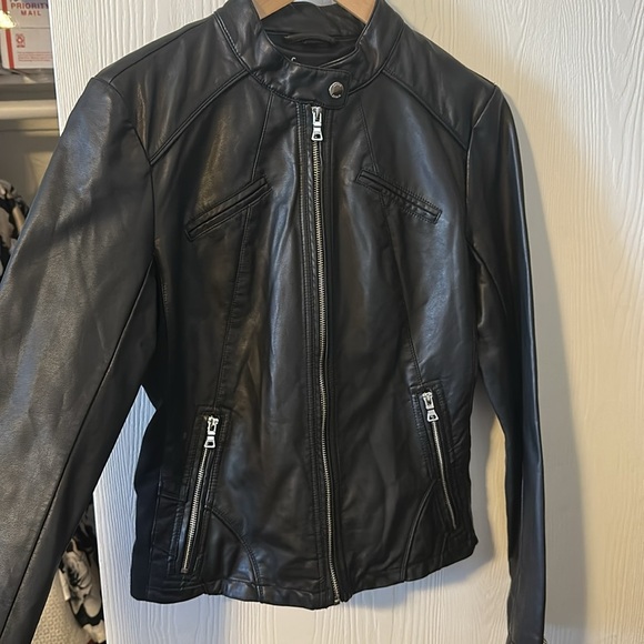 Guess PU moto jacket size Med. EUC - Picture 5 of 8